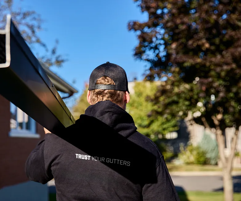 Installation de gouttières adaptée à votre maison par notre équipe locale